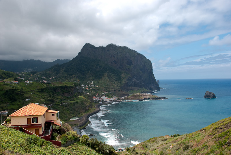 Porto da Cruz and Penha de Aguia